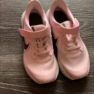 Kids Nike tennis shoes size 13.5